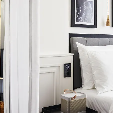 Roomers Munich, Autograph Collection