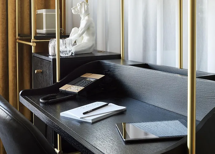 Hotel Roomers Munich, Autograph Collection