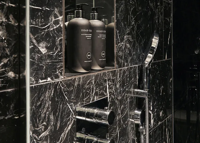 Roomers Munich, Autograph Collection