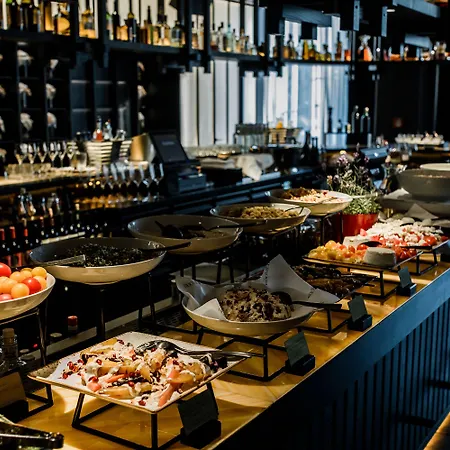 Roomers Munich, Autograph Collection Mnichov