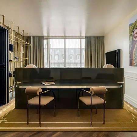The Dean Munich, Autograph Collection