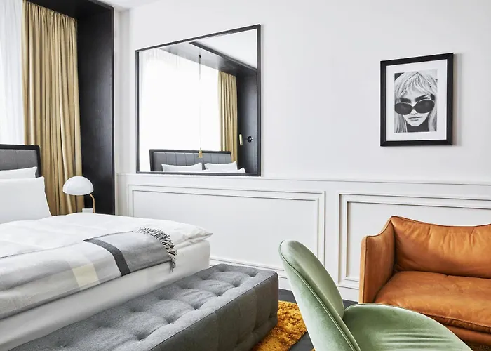 Hotel Roomers Munich, Autograph Collection