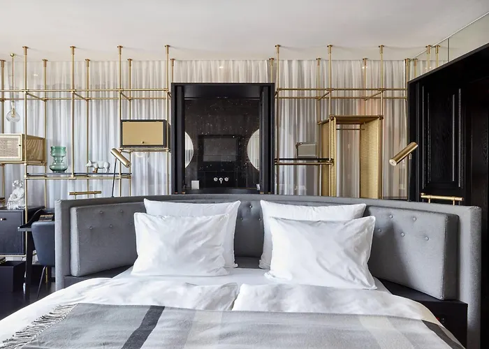 Hotel Roomers Munich, Autograph Collection 5*