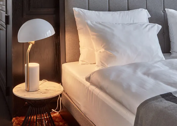 Roomers Munich, Autograph Collection München