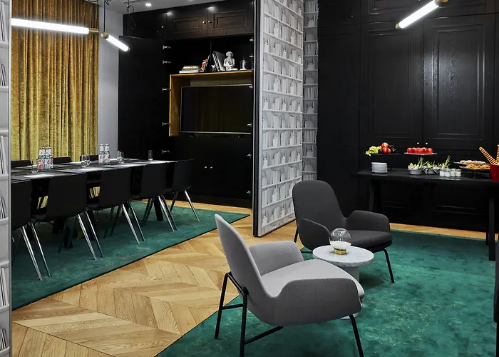 Roomers Munich, Autograph Collection