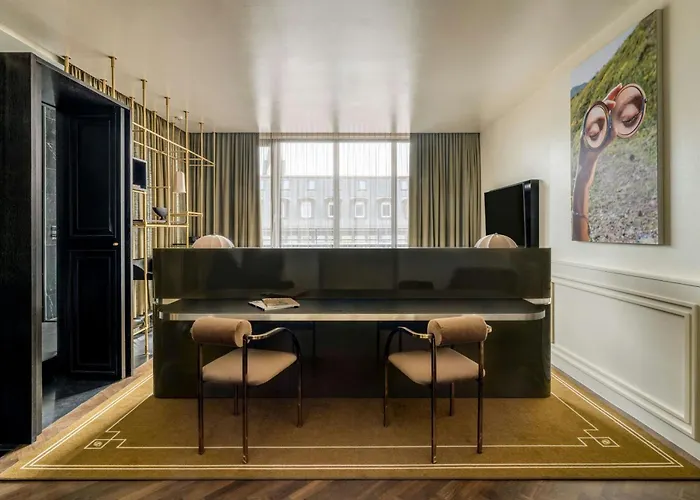 The Dean Munich, Autograph Collection