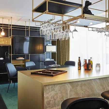 Roomers Munich, Autograph Collection מלון