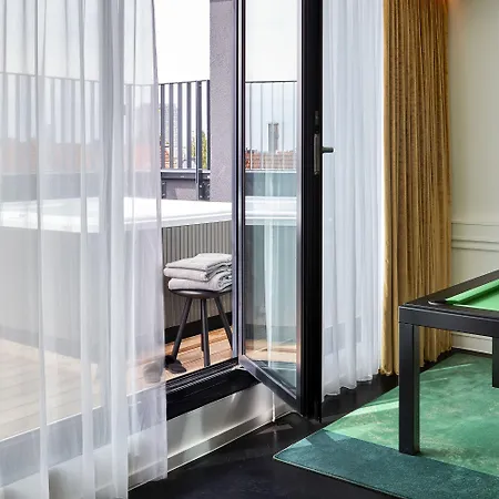 Roomers Munich, Autograph Collection מלון